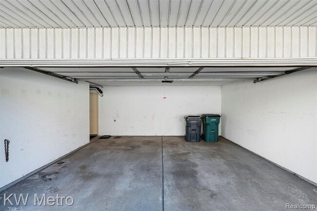 Building Photo - 1563 N Bywood Ave
