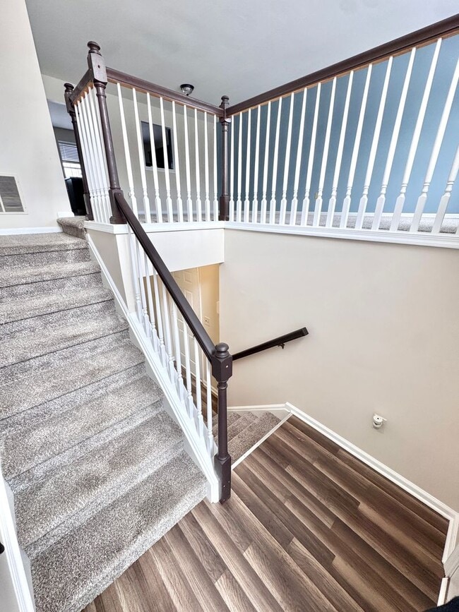 Building Photo - THREE BEDROOM TOWNHOUSE