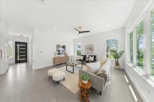 Building Photo - 110 Diamond Head Dr