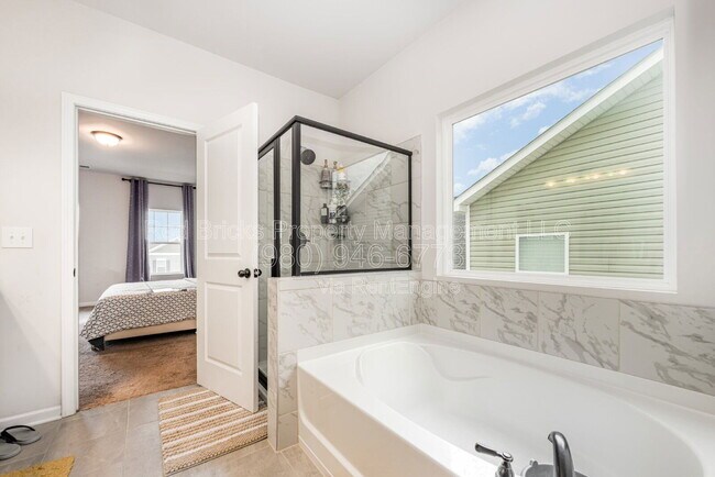 Building Photo - 9046 Evercrisp Ln