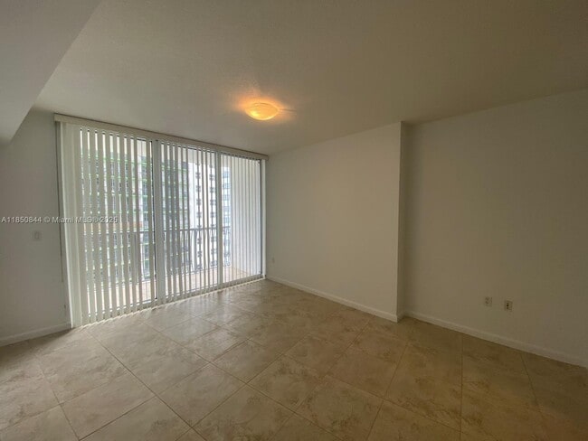 Building Photo - 1750 N Bayshore Dr