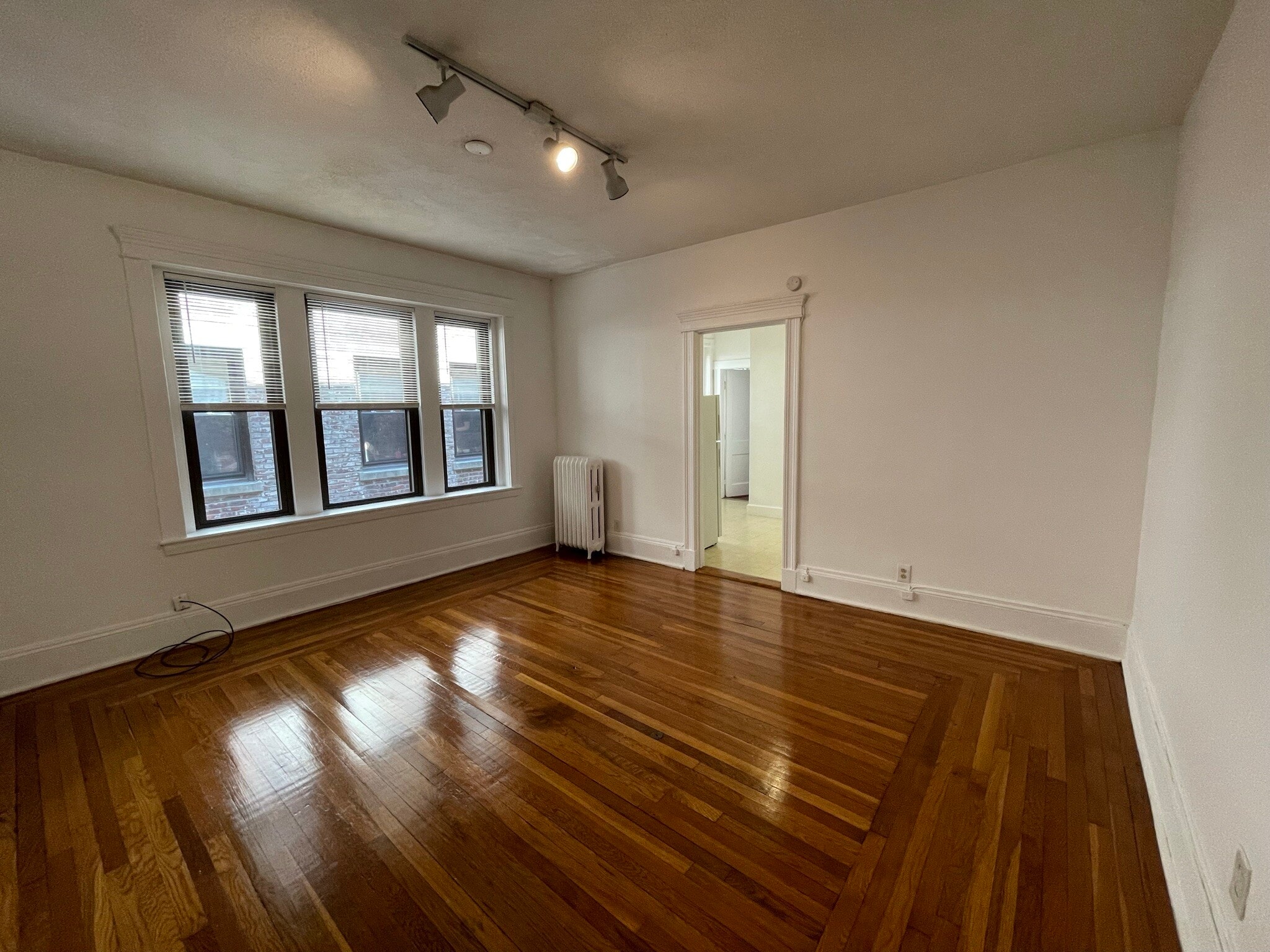 Building Photo - 1870 Commonwealth Ave