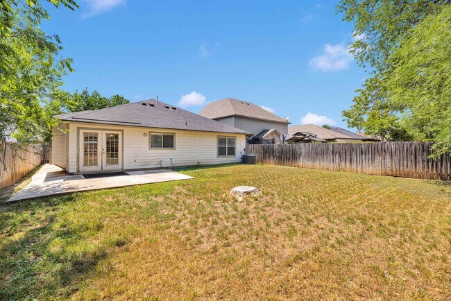 Building Photo - Immaculate Single-Story Home with Modern U...