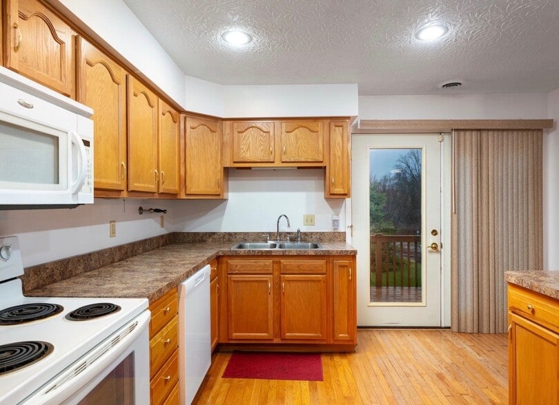 Building Photo - 6 Lincoln Heights