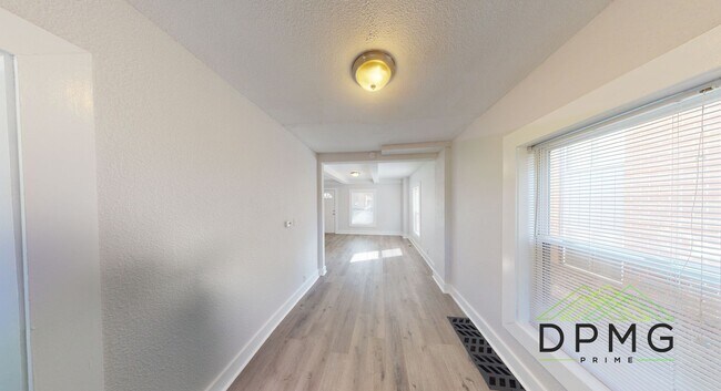 Building Photo - 325 E Hillsdale St