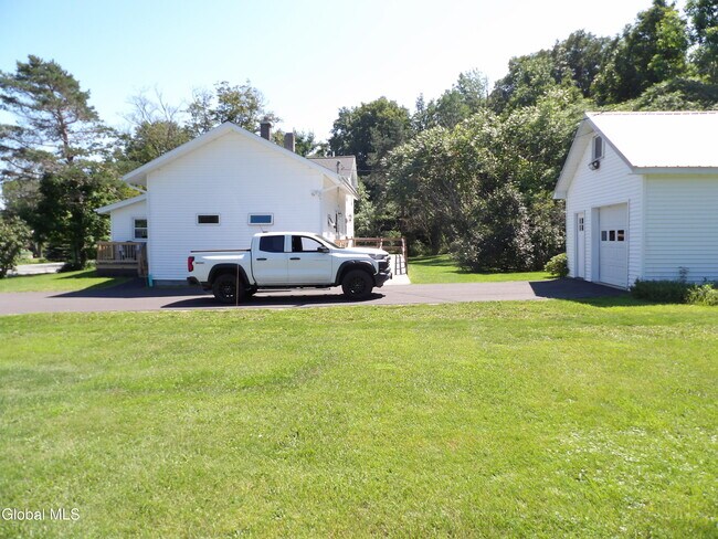 Building Photo - 3058 Delaware Turnpike