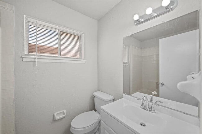 Building Photo - 7219 Meadowlark Ln