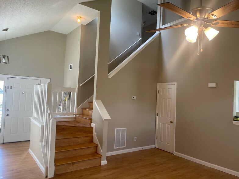 Building Photo - 6350 Klondike River Rd