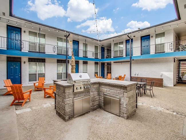 Building Photo - Vintage Pads