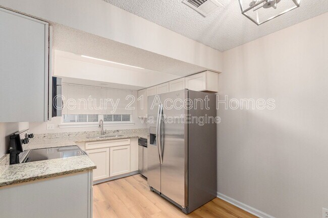 Building Photo - 12113 Greenway Ct