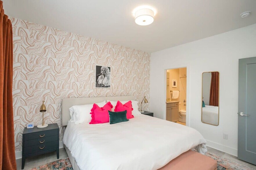 Building Photo - 713 26th Ave N