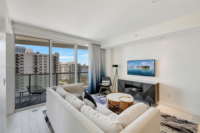 Building Photo - 3101 Bayshore Dr