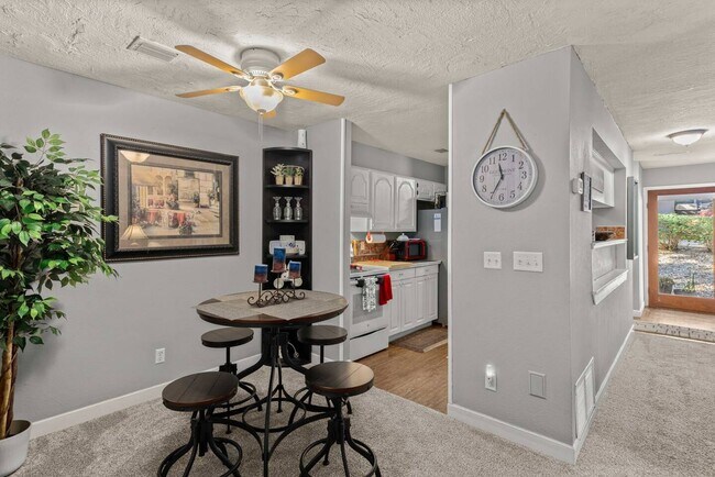 Building Photo - 6 Dogwood Dr