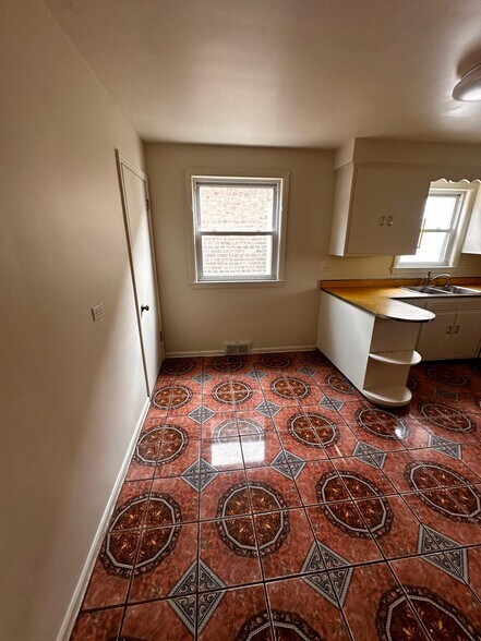 Building Photo - 5238 N Larned Ave