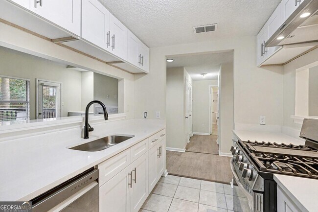 Building Photo - 106 Ivy Green Ln SE