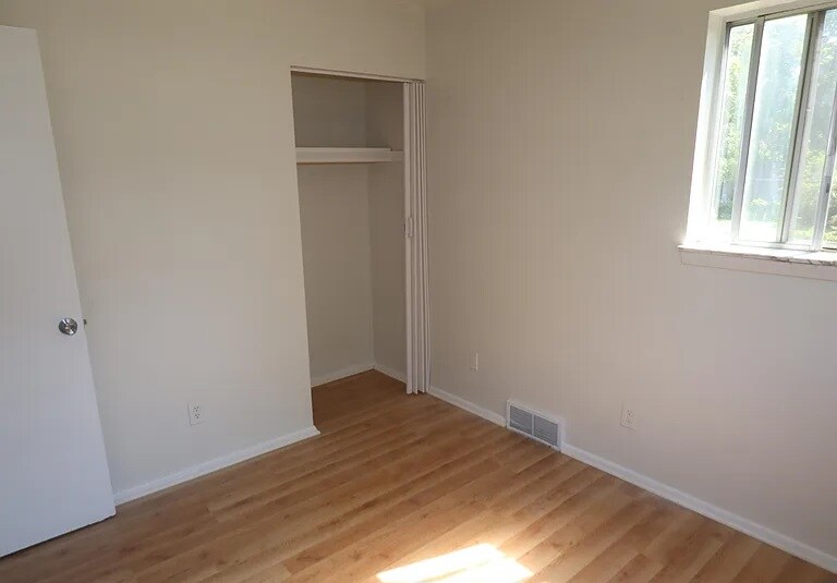 Building Photo - 3700 Malibu Dr