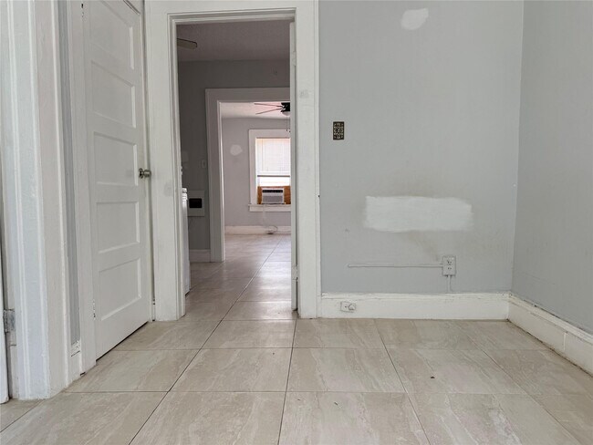 Building Photo - 1621 Van Buren St