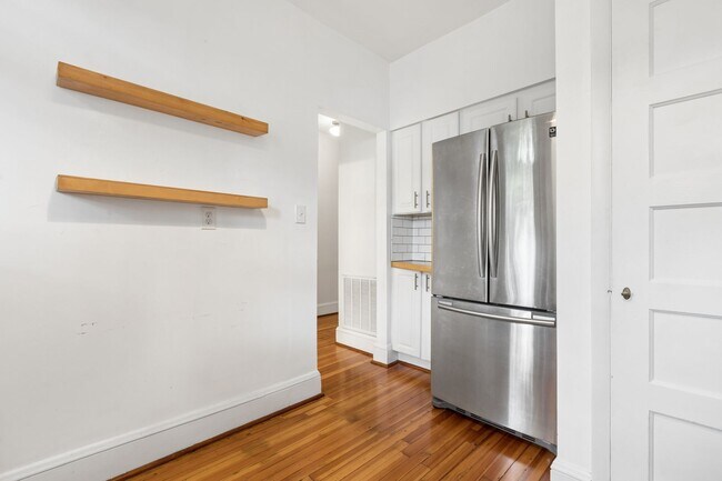 Building Photo - Beautiful Ghent Condo for Rent !