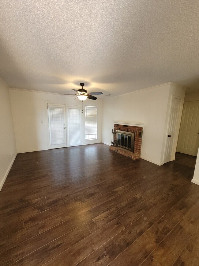 Building Photo - 1 bed 1 bath unit at Sagewood Condominums