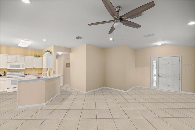 Building Photo - 13421 SE 92nd Court Rd