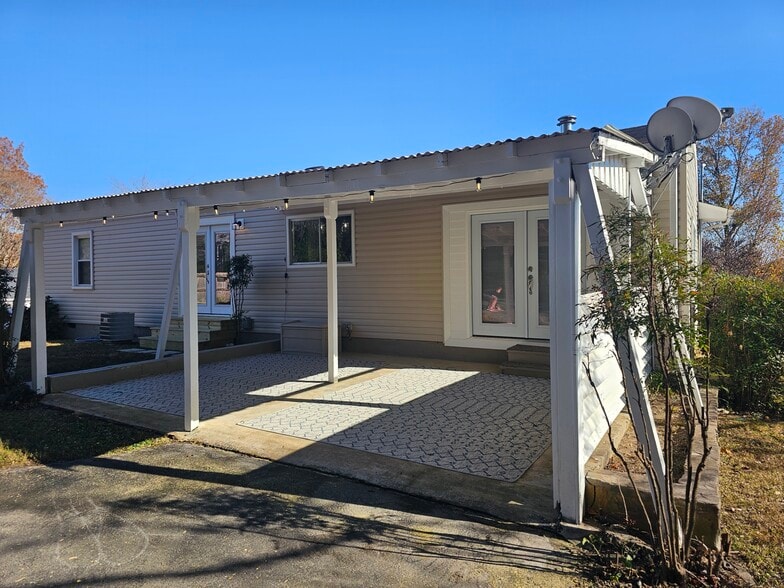 Back Patio - 3745 Morton Dr