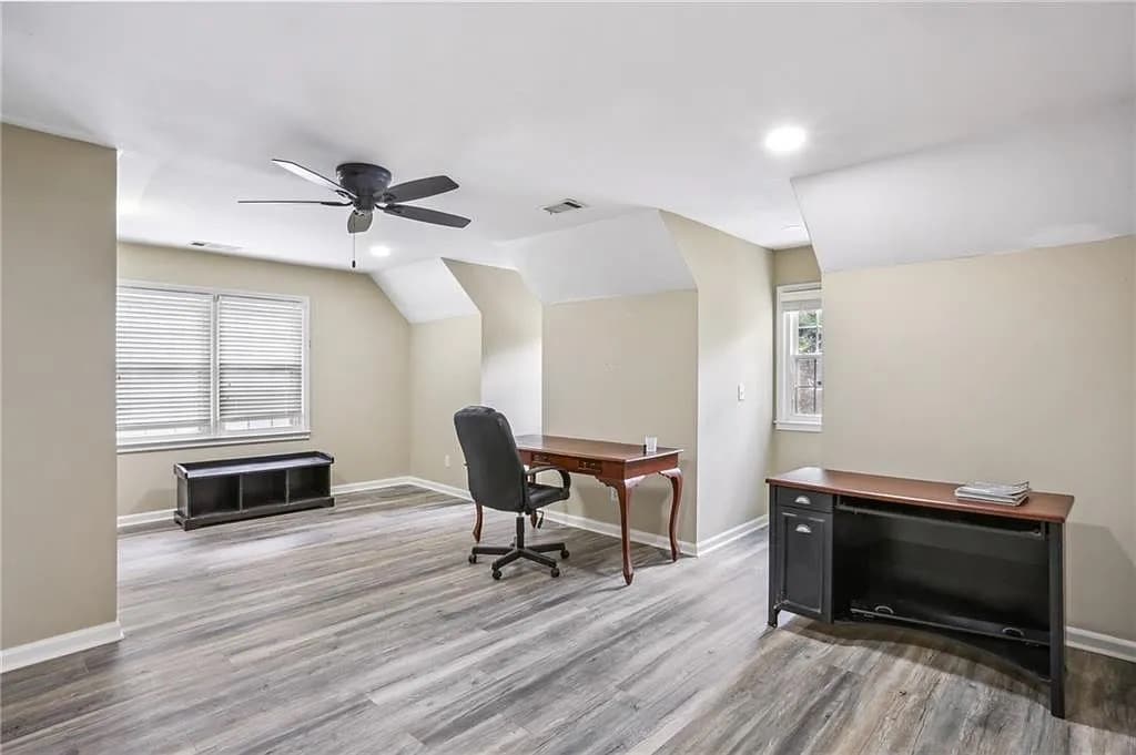 Building Photo - Room in House on Wynfair Dr