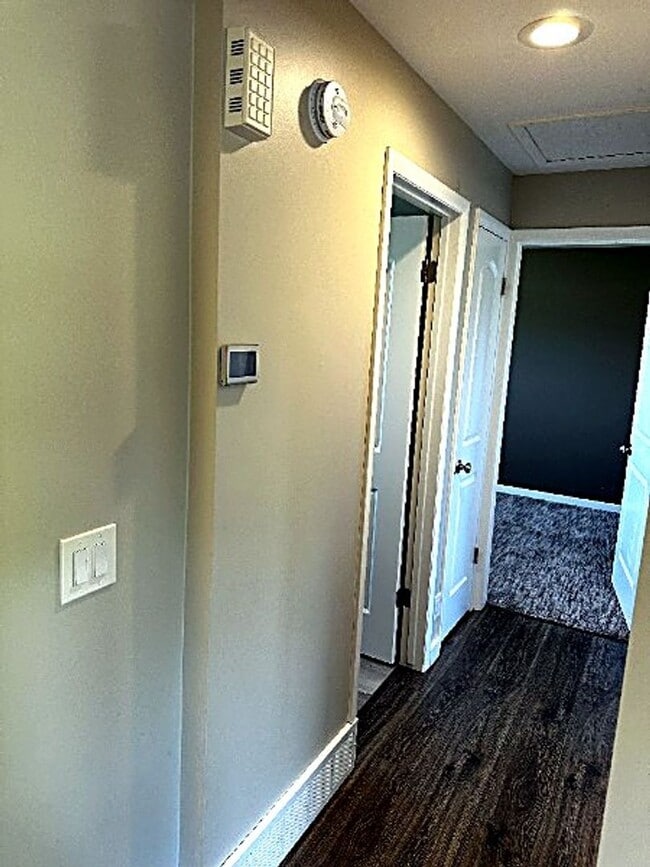Building Photo - Beautifully Updated Two-Story Home in Sandy — Mountain Views & Big Backyard!