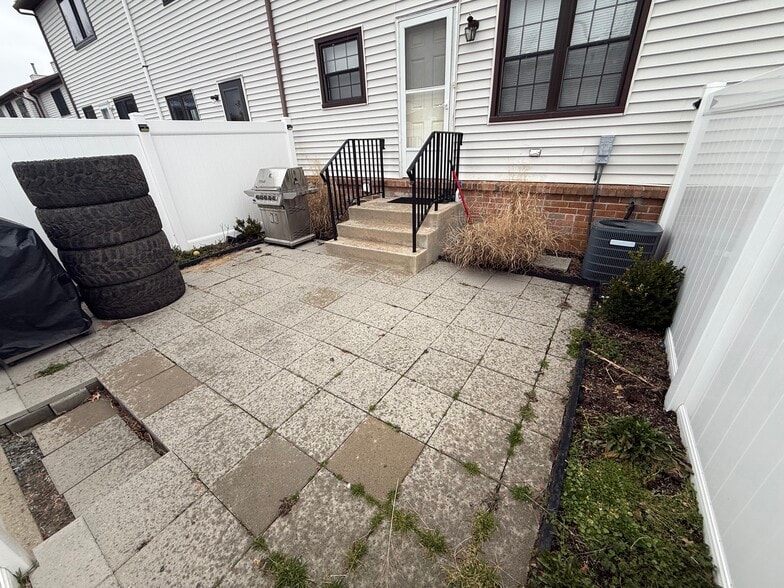 Building Photo - 183 Cynthia Dr