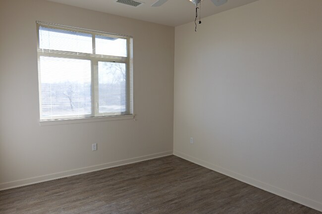 Building Photo - 5885 W 14th Ave