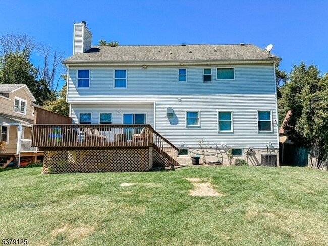 Building Photo - 9 Knoll Rd