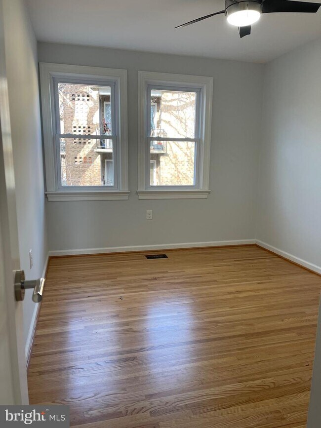 Building Photo - 519 G St SW