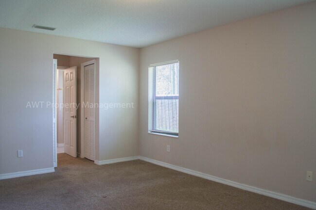 Building Photo - Updated 3/2. Great Location