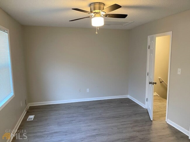 Building Photo - 907 Silverwood Dr