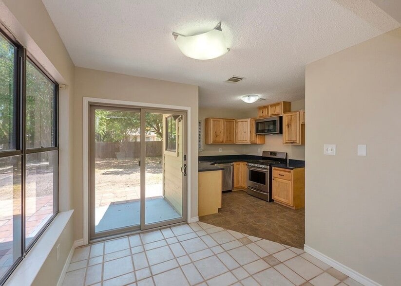 Building Photo - 12917 Meehan Dr