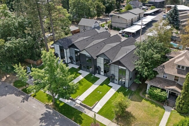 Primary Photo - 2007 W 9th Ave