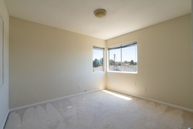 Building Photo - ***Exceptional 3BR/2.5BA Residence in Prime *** San Leandro Location