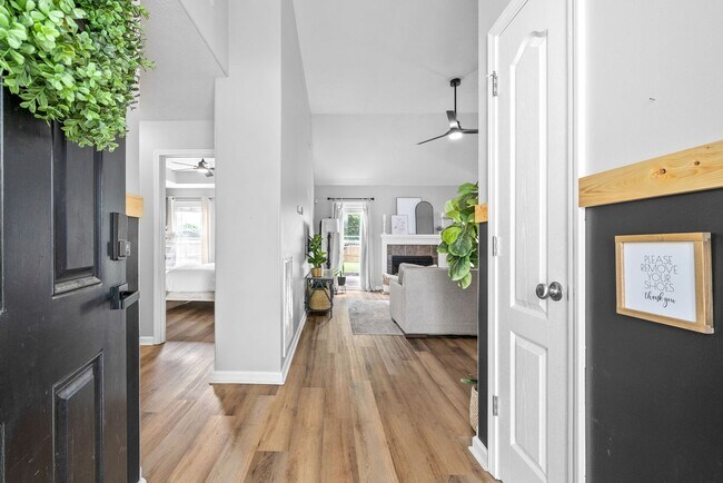 Building Photo - Gorgeous 3 Bedroom 2.5 Bath Home For Rent!!!