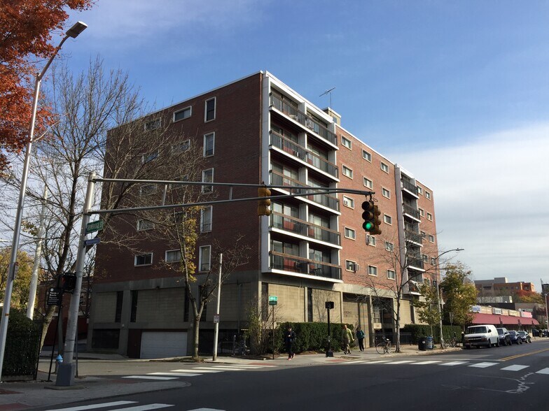 Building Photo - 1643 Cambridge St