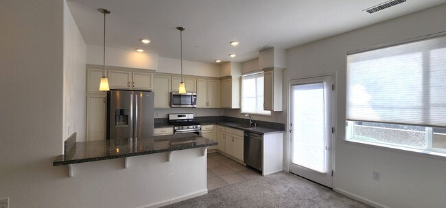 Building Photo - 3 bedroom condo with views of the Truckee ...