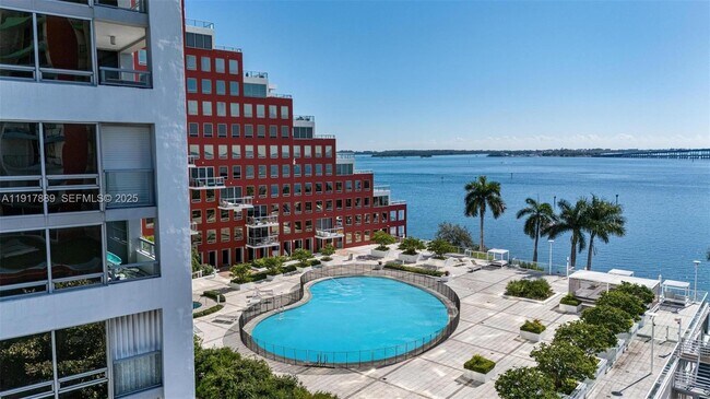 Building Photo - 1541 Brickell Ave