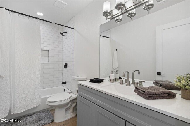 Building Photo - 3319 E Campo Bello Dr