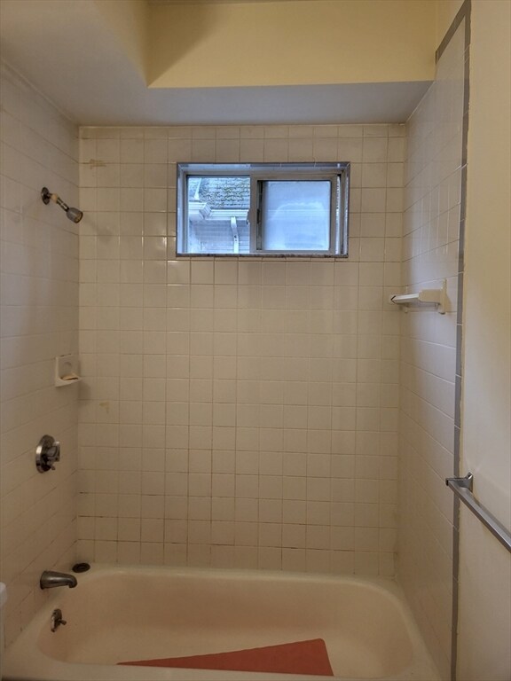 Building Photo - 947 River St