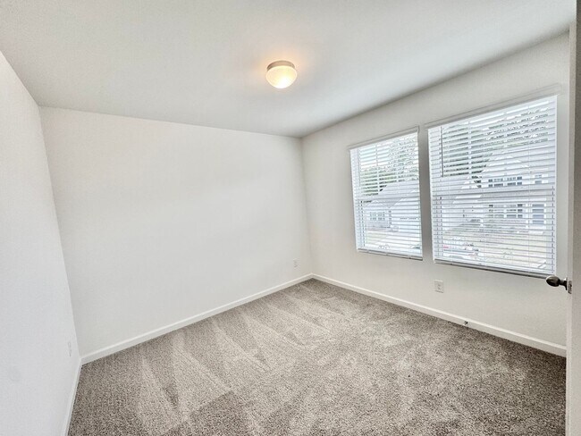 Building Photo - 4 br 2.5 ba home in the Kensington community  READY May 20TH  Close to I-85