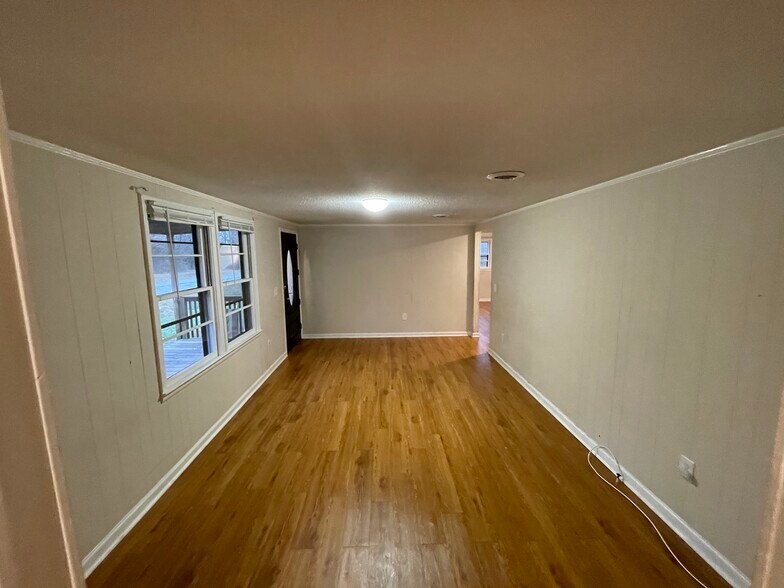 Building Photo - 1001 Moreland Dr