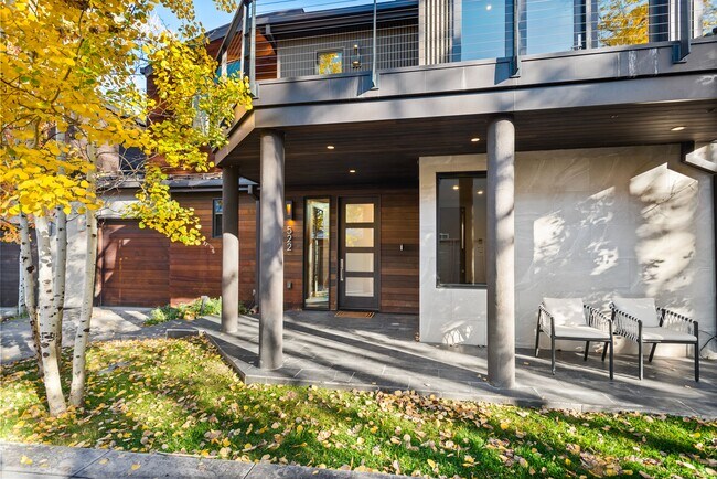 Building Photo - 522 Spruce St