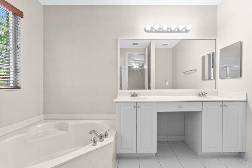 Building Photo - 7359 Briella Dr