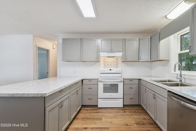 Building Photo - 1070 River Dr SW