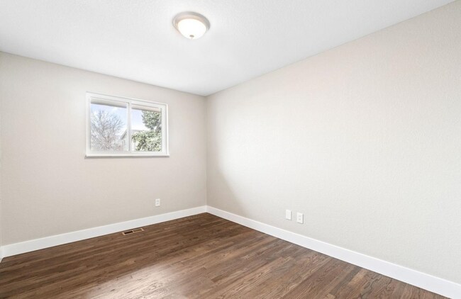 Building Photo - 89 W 81st Pl