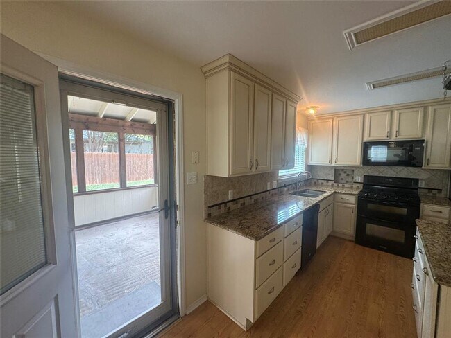 Building Photo - 3816 Eagles Nest St