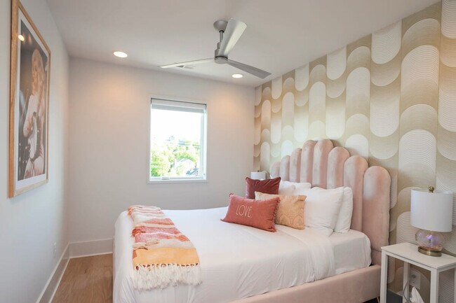 Building Photo - 400 33rd Ave N